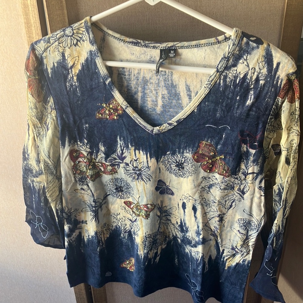 FINAL MARKDOWN Le mieux Floral Butterfly Print V-Neck Top medium